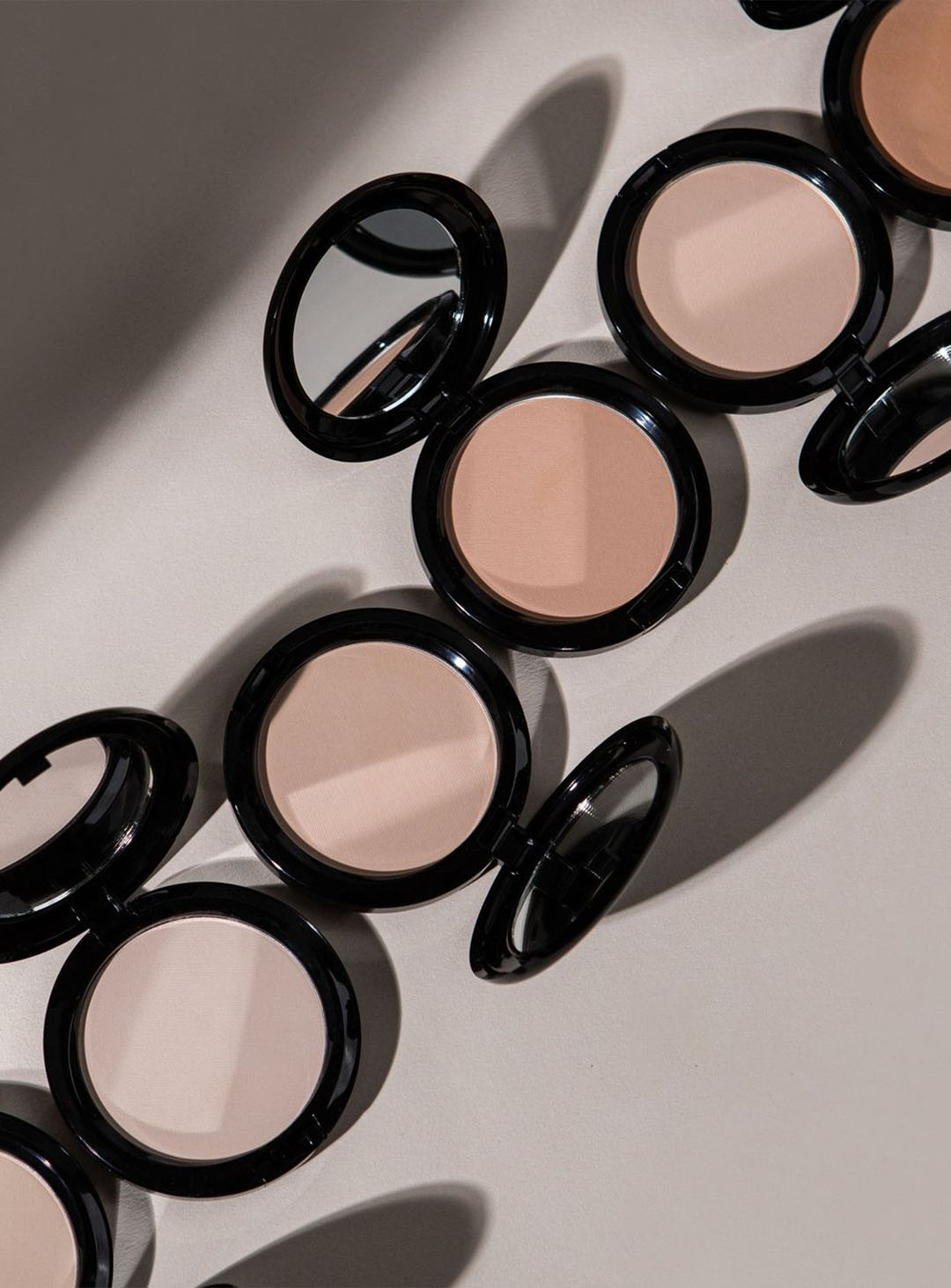 pudra-za-litse-s-matov-zavarshek-matte-skin-compact-powder