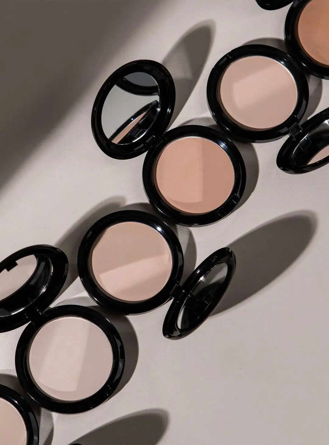 pudra-za-litse-s-matov-zavarshek-matte-skin-compact-powder