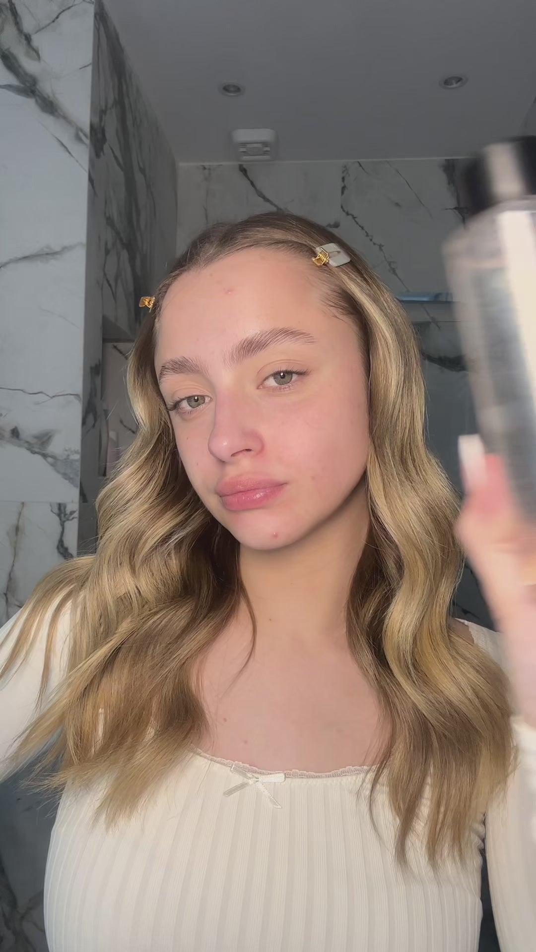 Зареждане на видео Ексфолиращ и тонизиращ лосион за лице Glow Lotion 200ml