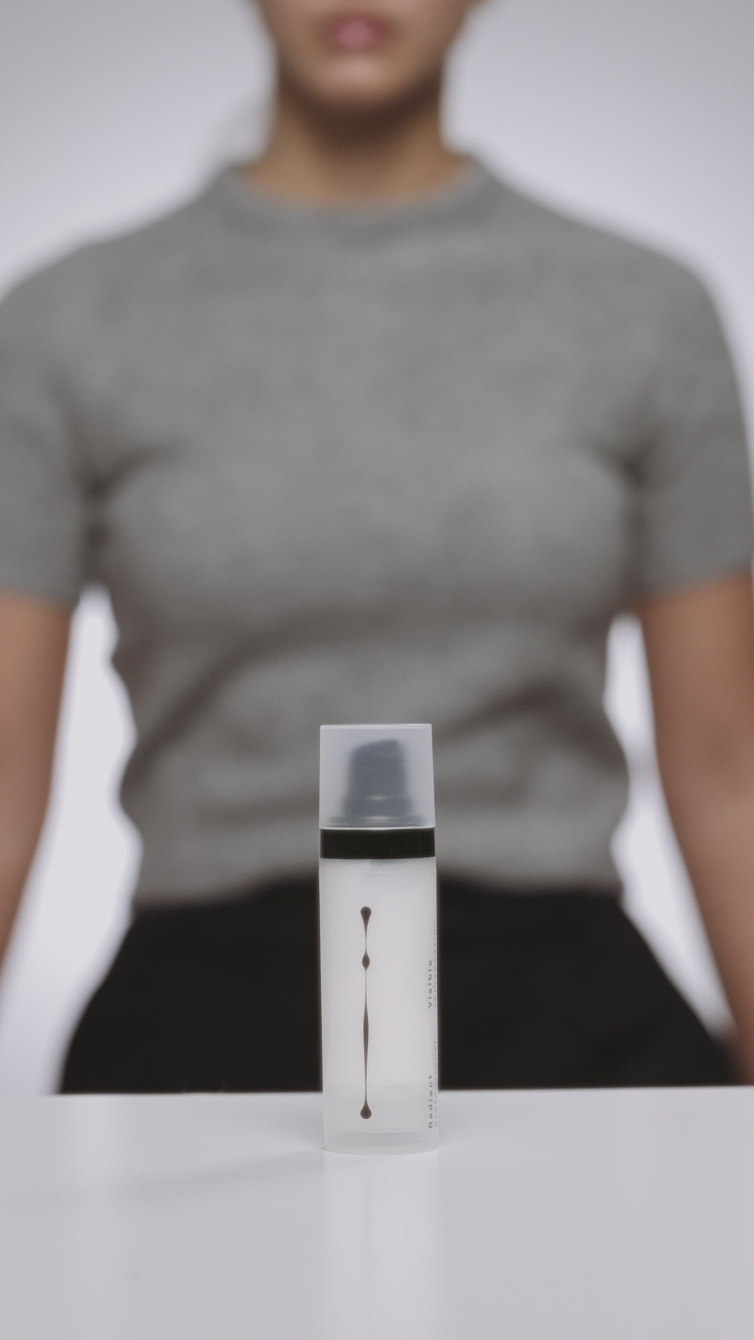 Зареждане на видео Крем против бръчки Visible Rejuvenation Botox &amp; Radiance Effect