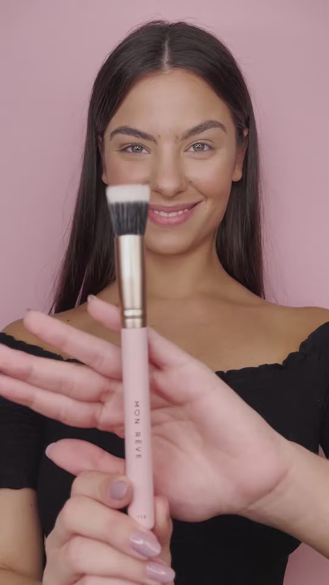 Зареждане на видео Четка за хайлайтър 114 Highlighter Brush