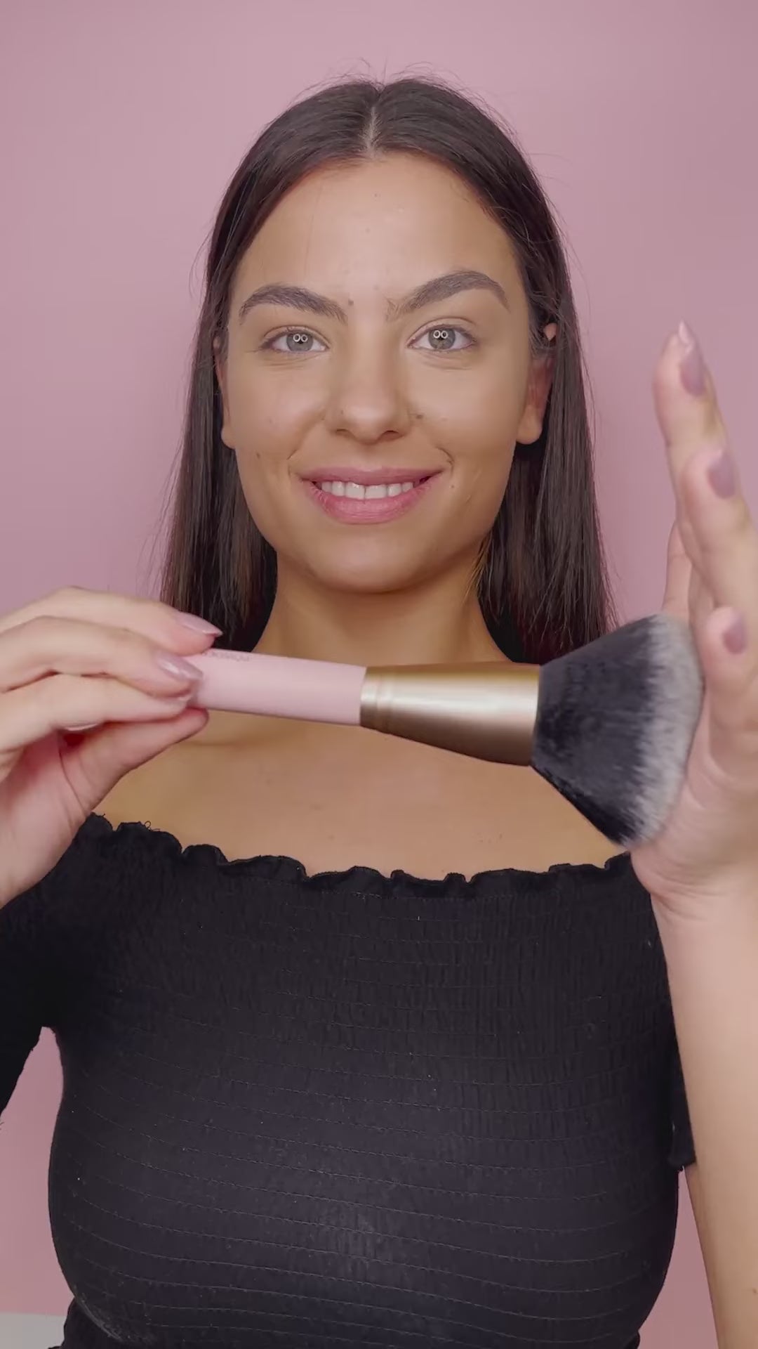 Зареждане на видео Четка за пудра 111 Powder Brush