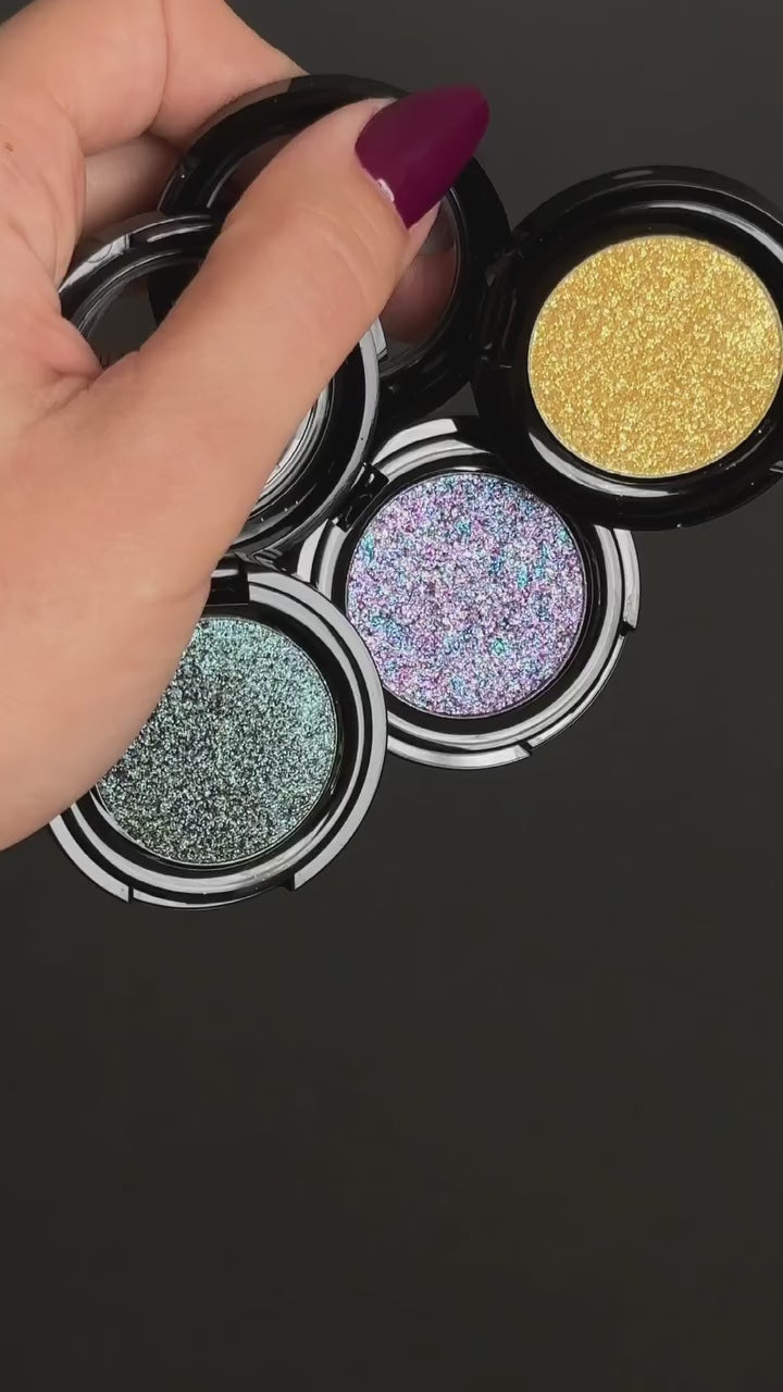 Зареждане на видео Блестящи сенки за очи Eye Color Metallic