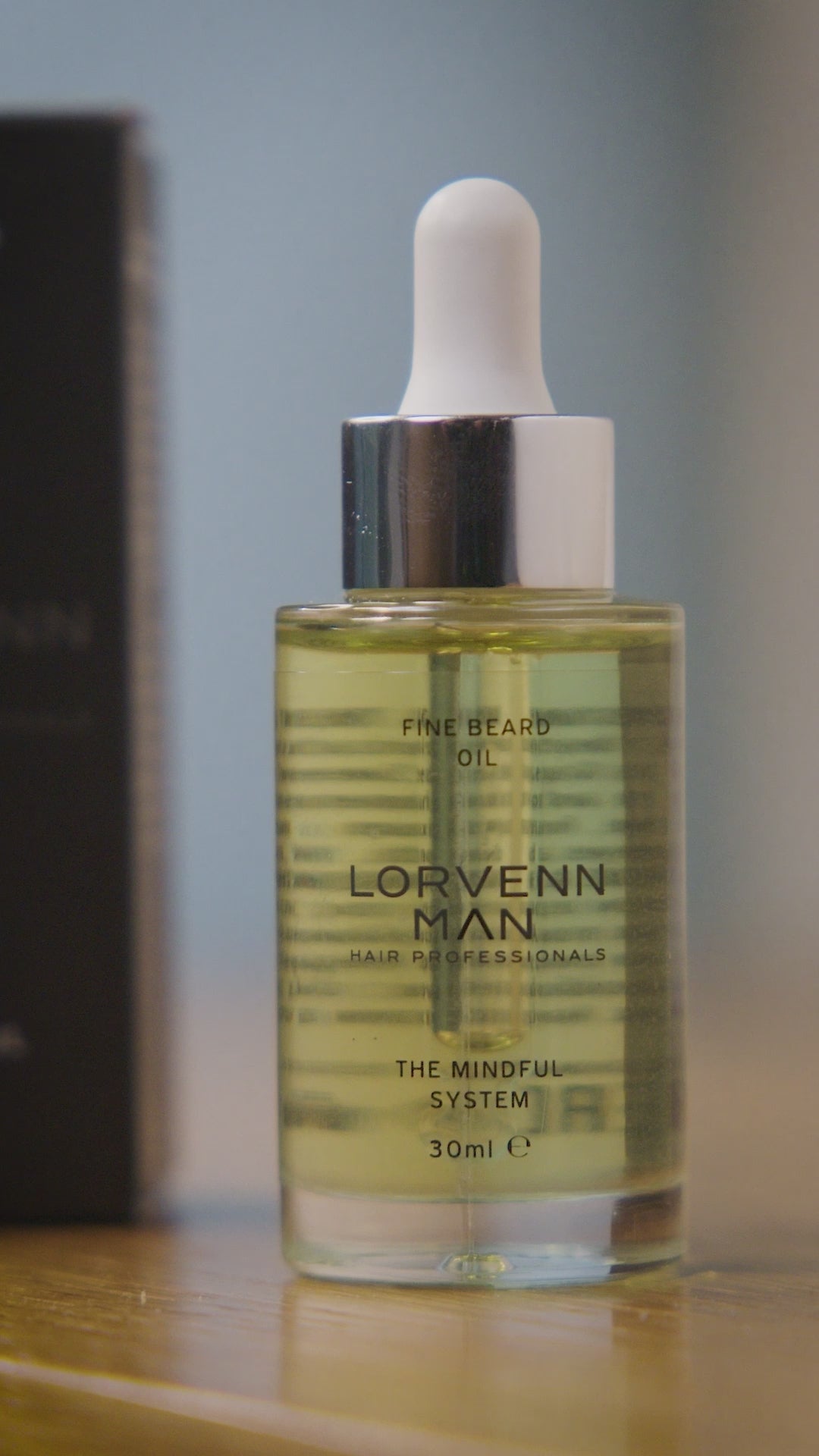 Зареждане на видео Хидратиращо и лечебно масло за брада Fine Beard Oil 30ml