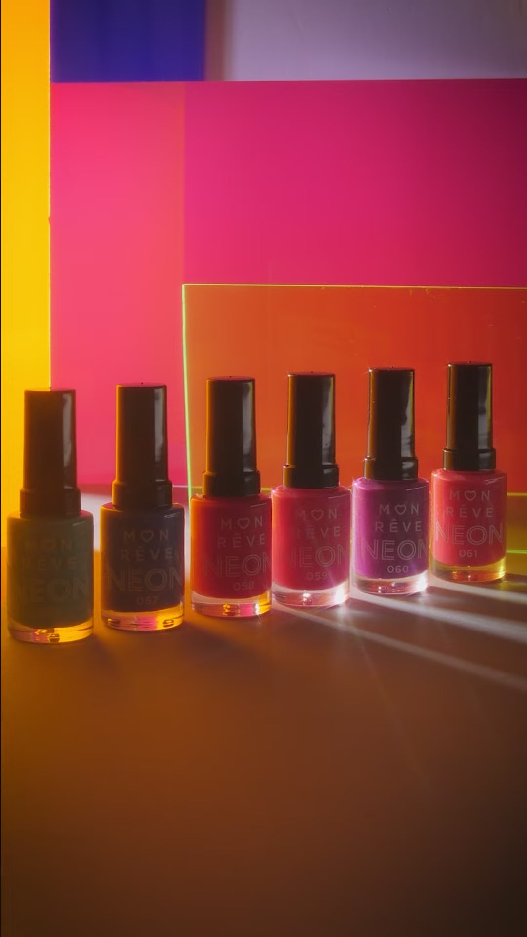 Зареждане на видео Гелообразен лак за нокти неонов NAIL COLOR